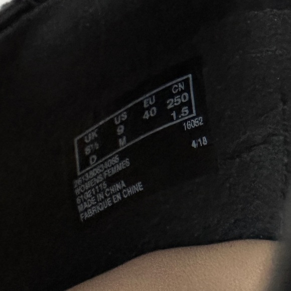 Clarks Tealia Sera  Black Quilted/Cap Toe Leather Block Heel Pumps | Size 9 - Picture 8 of 11